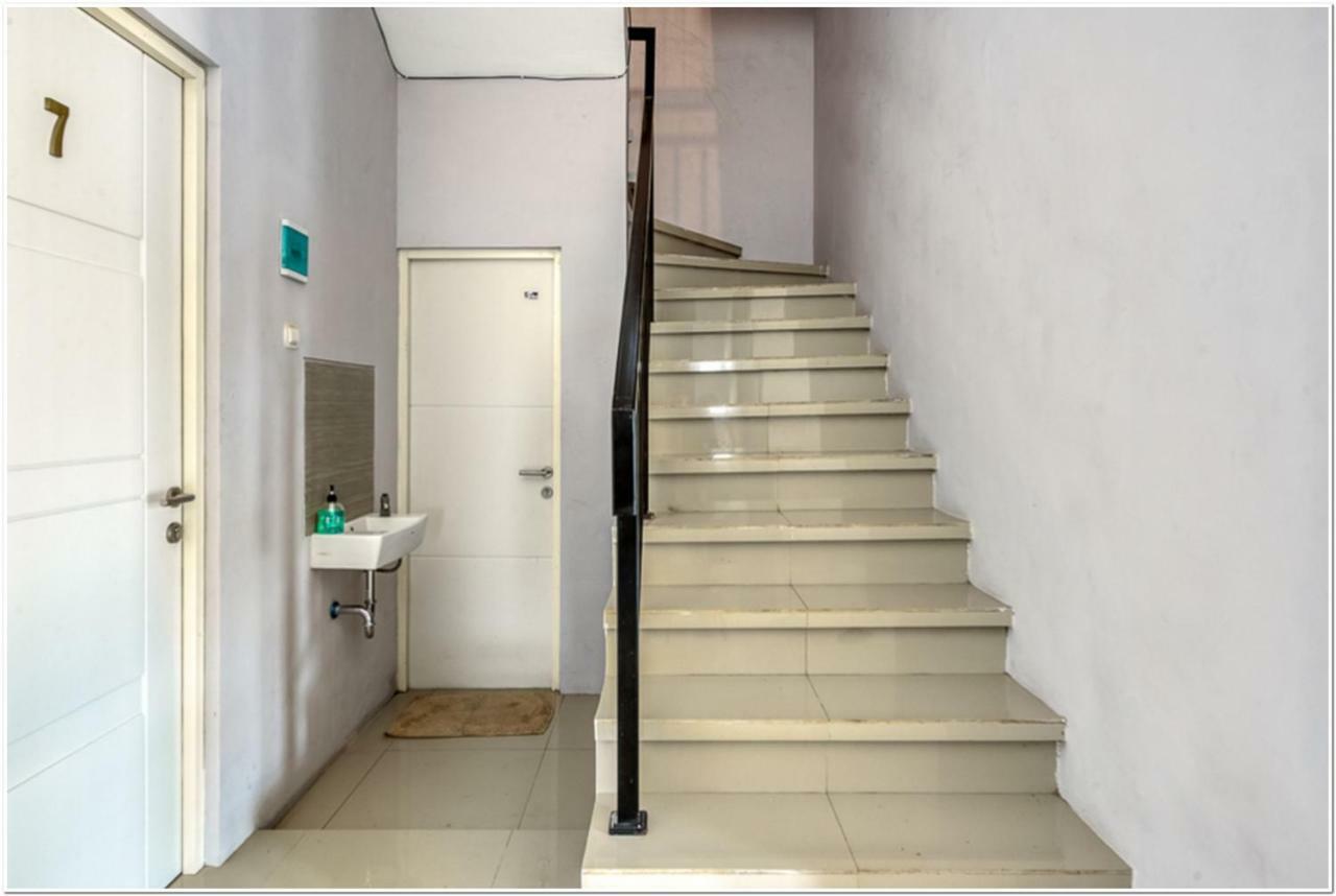 Hotel RedDoorz @ Bypass Juanda Airport Sidoarjo Zewnętrze zdjęcie