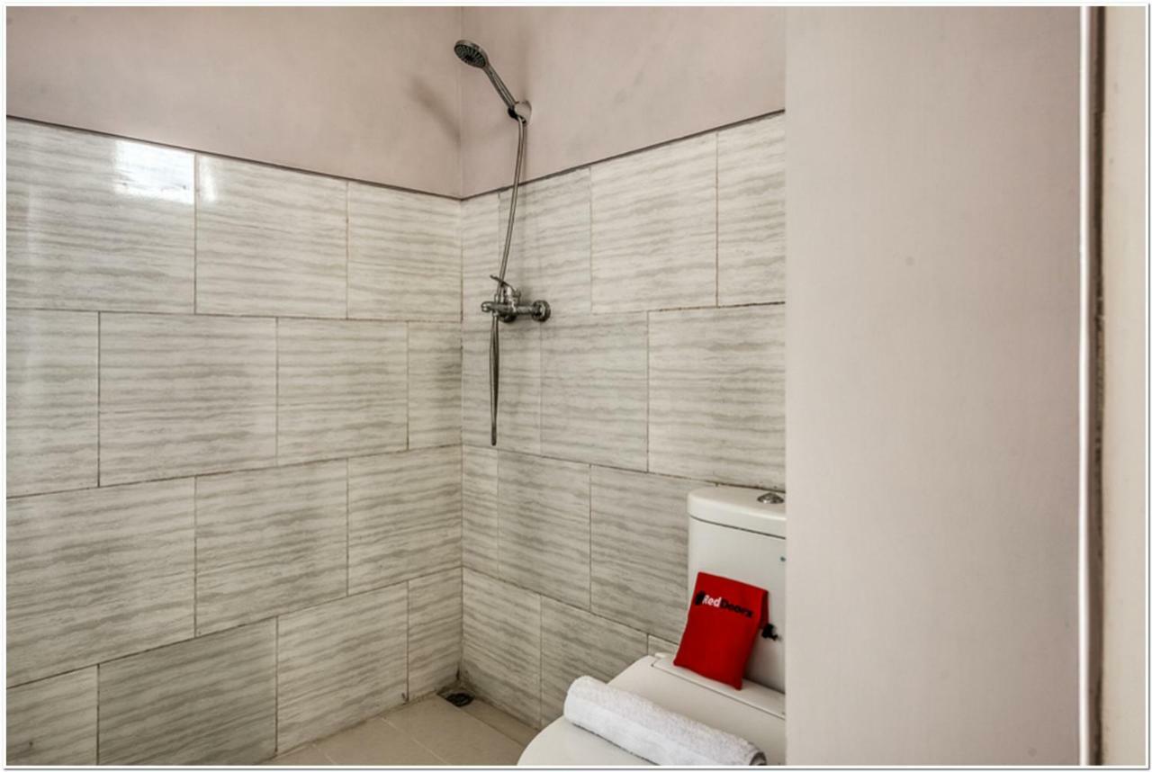 Hotel RedDoorz @ Bypass Juanda Airport Sidoarjo Zewnętrze zdjęcie